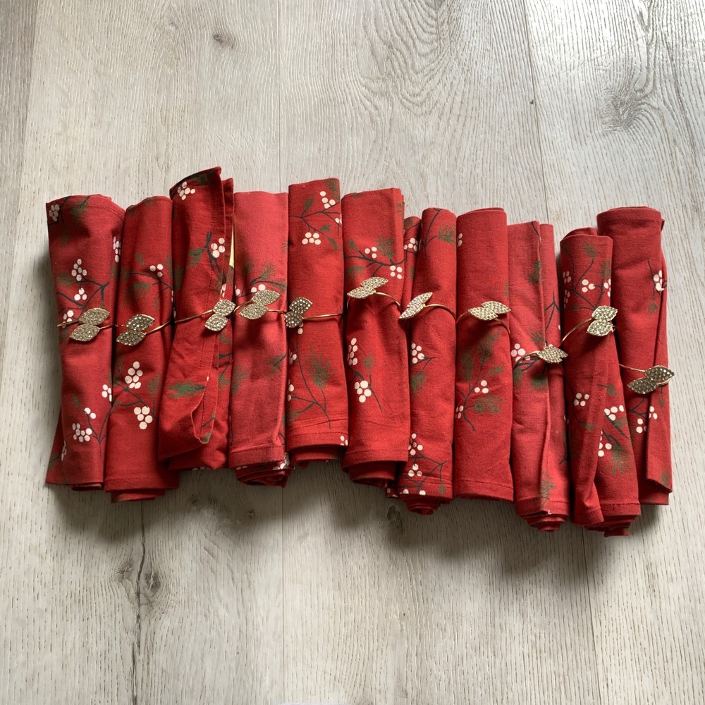 Newport Home Collections Red Christmas Napkins Set of 12 with Rhinestone Rings